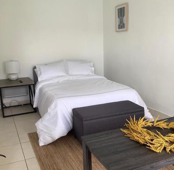 디럭스 룸, Motel Lauderdale Inn