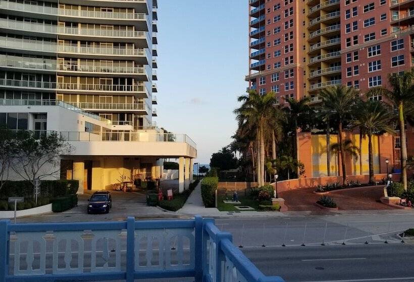 디럭스 룸, Motel Lauderdale Inn