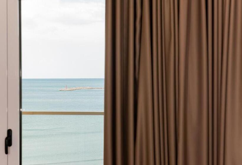 סוויטת ג'וניור עם מרפסת, Deluxe & Executive Spa By Rafaelo