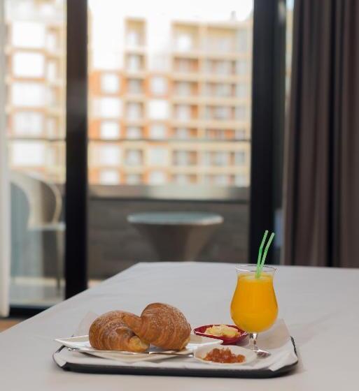 חדר סטנדרט לשלושה עם נוף לבריכה, Deluxe & Executive Spa By Rafaelo