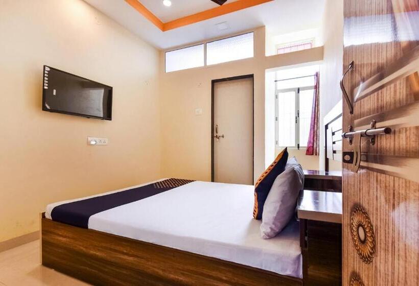 Трехместный Номер Классика, Spot On 75702  Shivam And Food Court