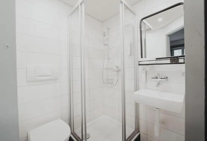 اتاق استاندارد چهار تخته, No8 Boutique Hotel   Self Check In
