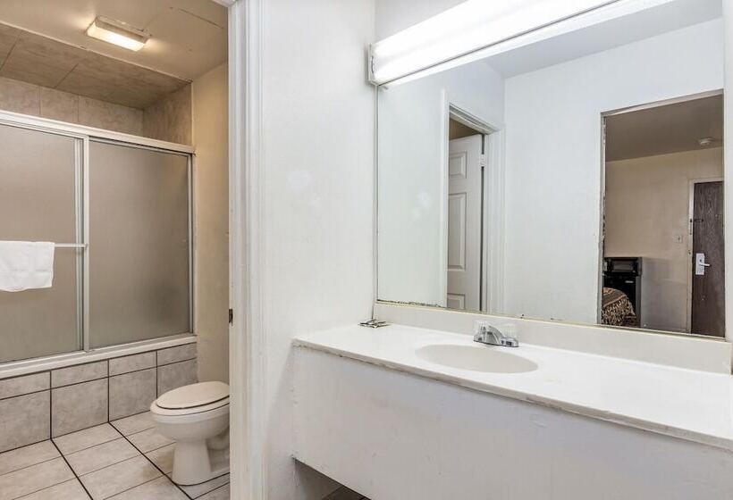 ２ダブルベッドのスタンダードルーム, Colonial Pool & Spa Motel