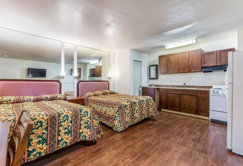 ２ダブルベッドのスタンダードルーム, Colonial Pool & Spa Motel