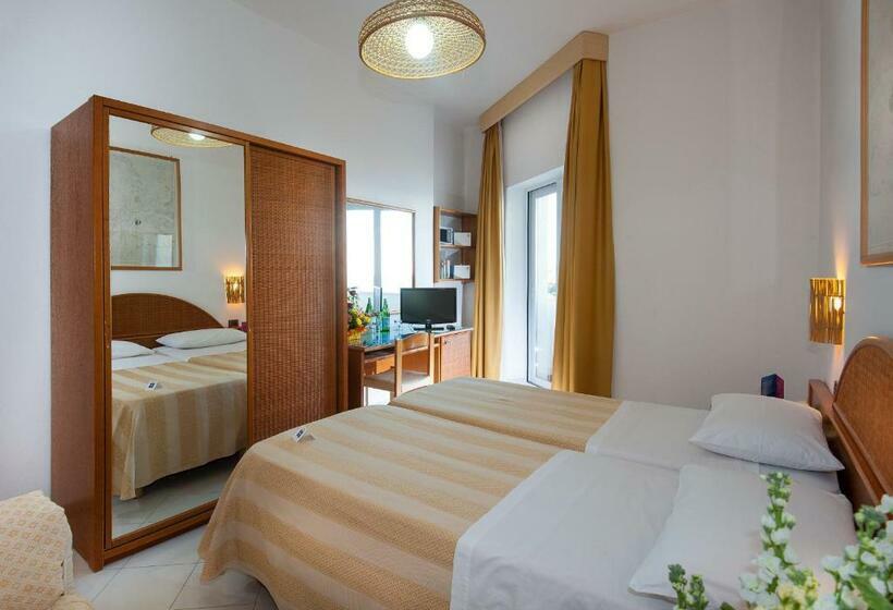 Номер Стандарт Трехместный, Ecoresort Le Sirene   Caroli Hotels