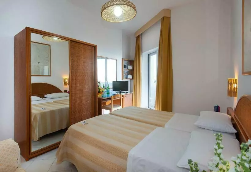 スタンダードトリプルルーム, Ecoresort Le Sirene Caroli Hotels