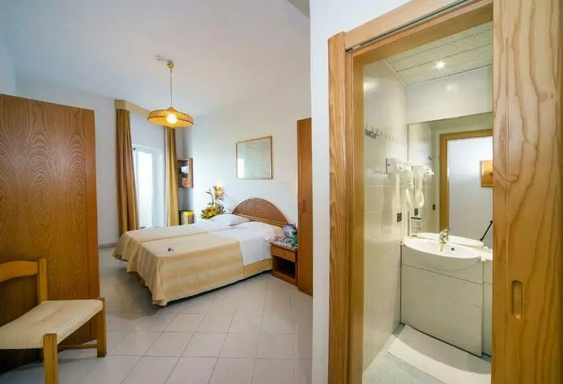 スタンダード4人部屋, Ecoresort Le Sirene Caroli Hotels