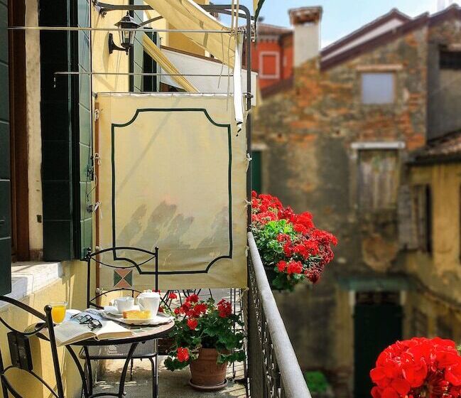 Superior Room with Terrace, Apostoli Palace