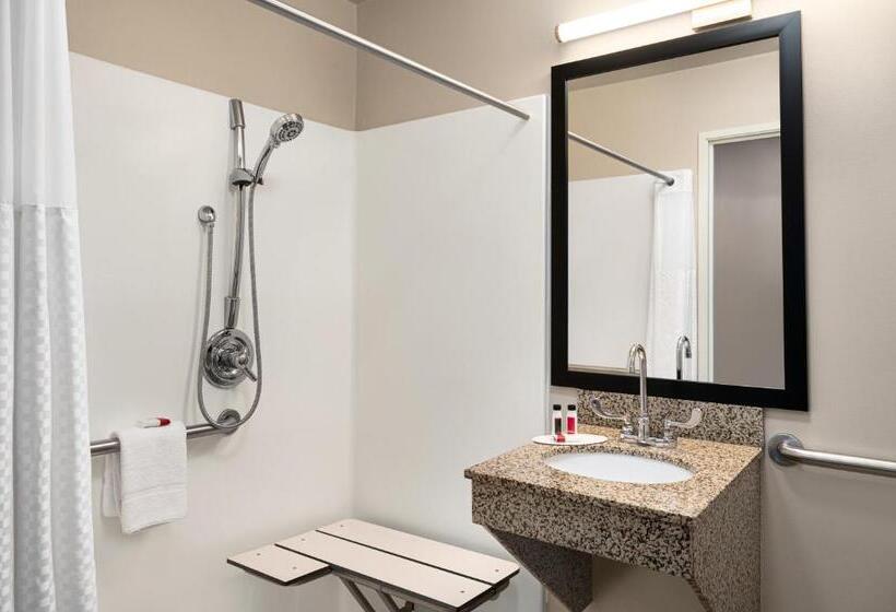 身障者適用キングサイズベッドルーム, Baymont By Wyndham Buffalo