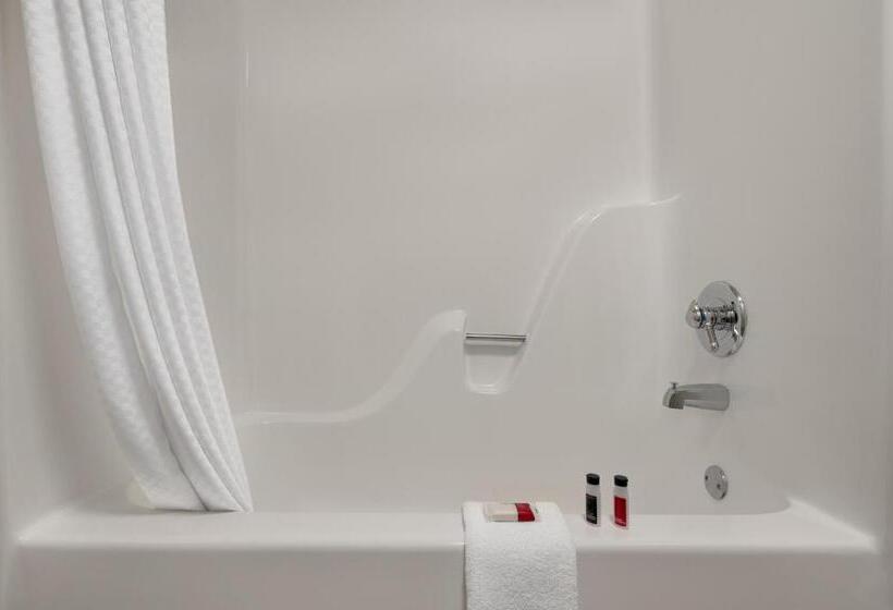 キングサイズベッドのスタンダードルーム, Baymont By Wyndham Buffalo