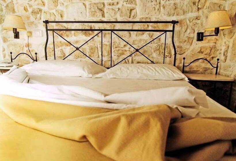 标准三人间, Corte Altavilla