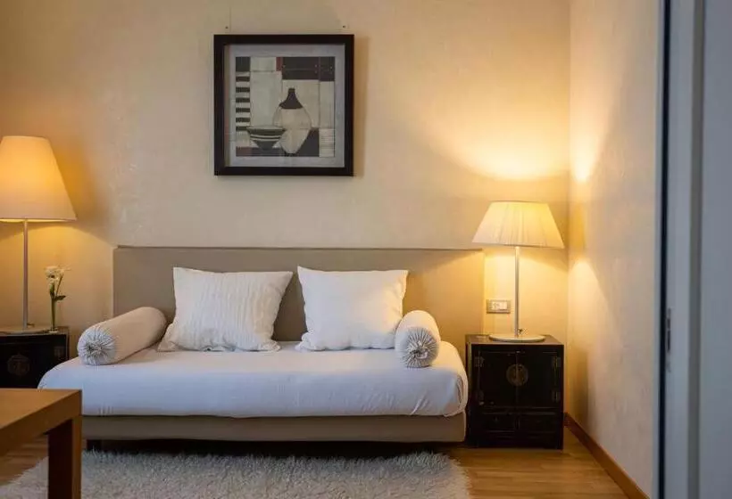 سوییت جونیور, Cosmo Hotel Palace