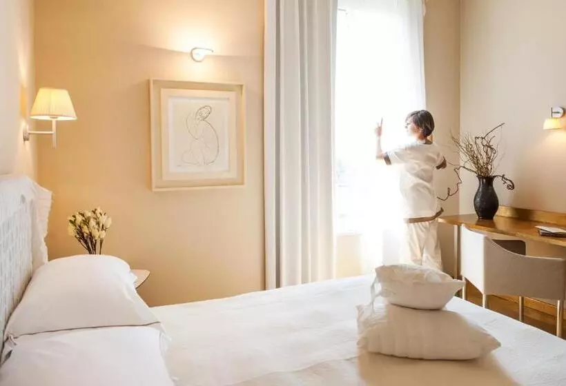 اتاق کلاسیک سه تخته, Cosmo Hotel Palace