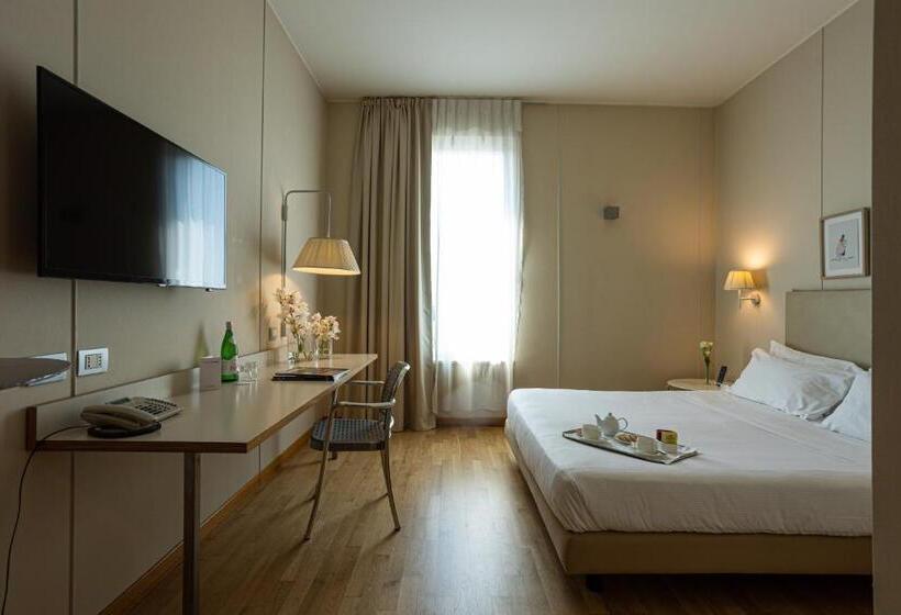 Номер Стандарт, Cosmo Hotel Palace