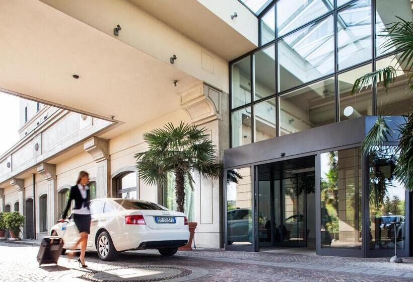 חדר סטנדרט לשלושה, Cosmo Hotel Palace