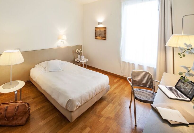 חדר סטנדרט לשלושה, Cosmo Hotel Palace