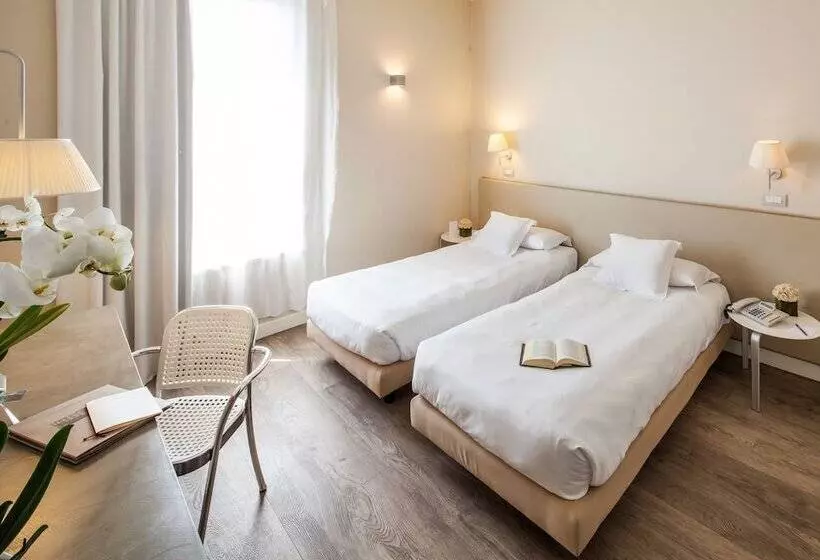 اتاق استاندارد سه نفره, Cosmo Hotel Palace