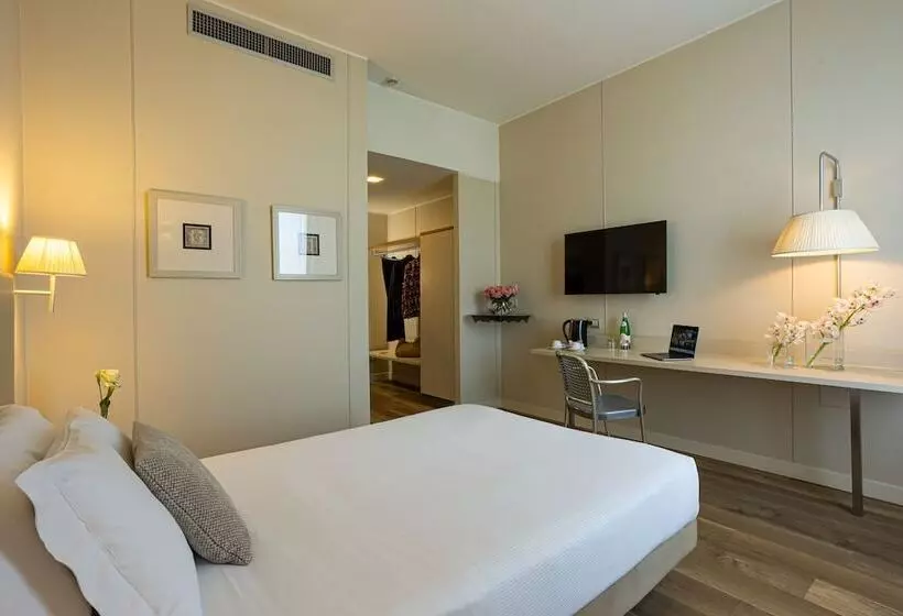 سوییت جونیور, Cosmo Hotel Palace