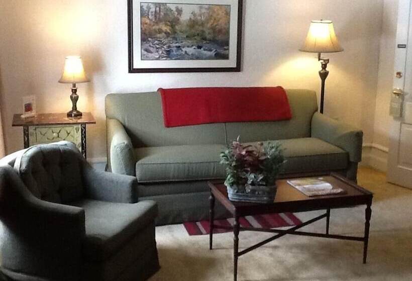 جناح جونيور, Green Park Inn