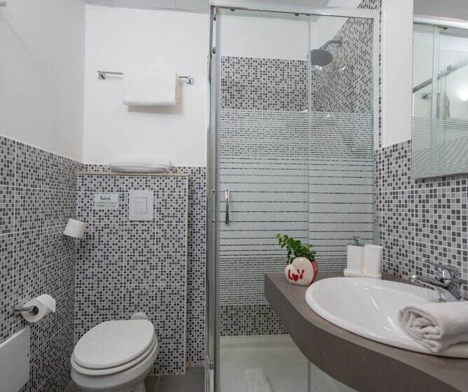 غرفة قياسية رباعية, Hopps