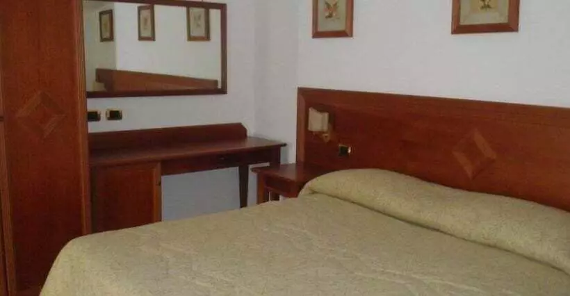 Standard-huone, Il Corsaro