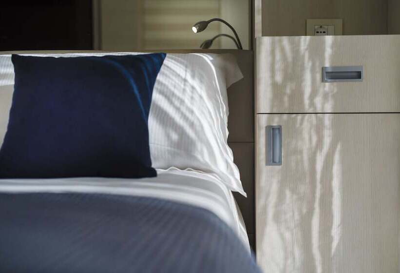 エコノミールーム, Nautico