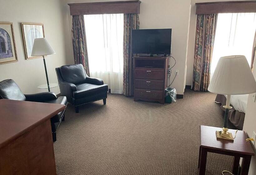 Люкс, River Hills Hotel  Mankato