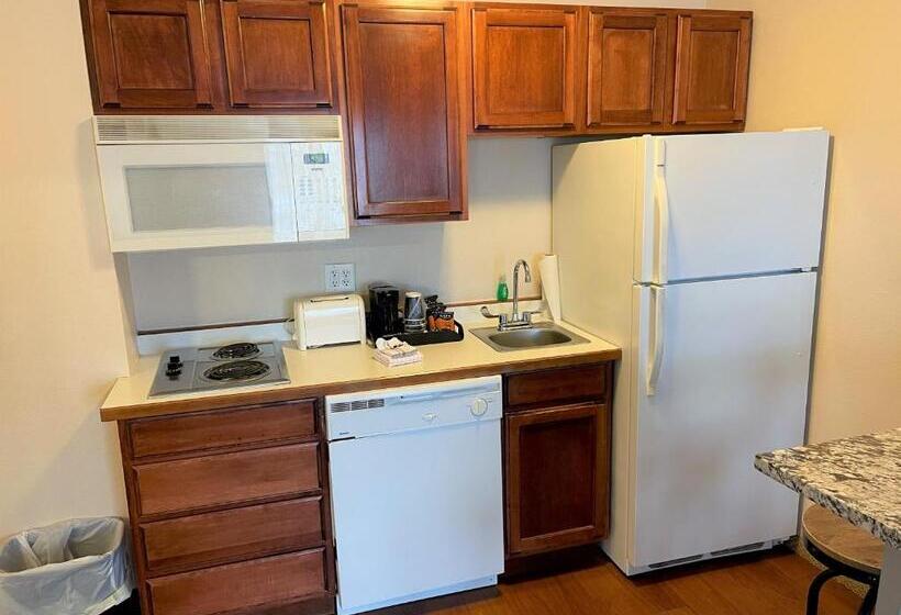 Люкс Повышенной Комфортности, River Hills Hotel  Mankato