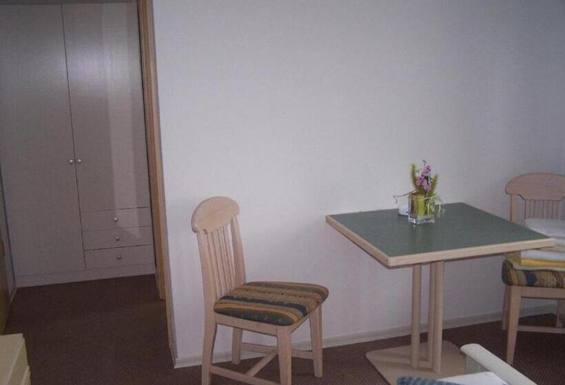 Standard Trippelrum, Pension Sandl