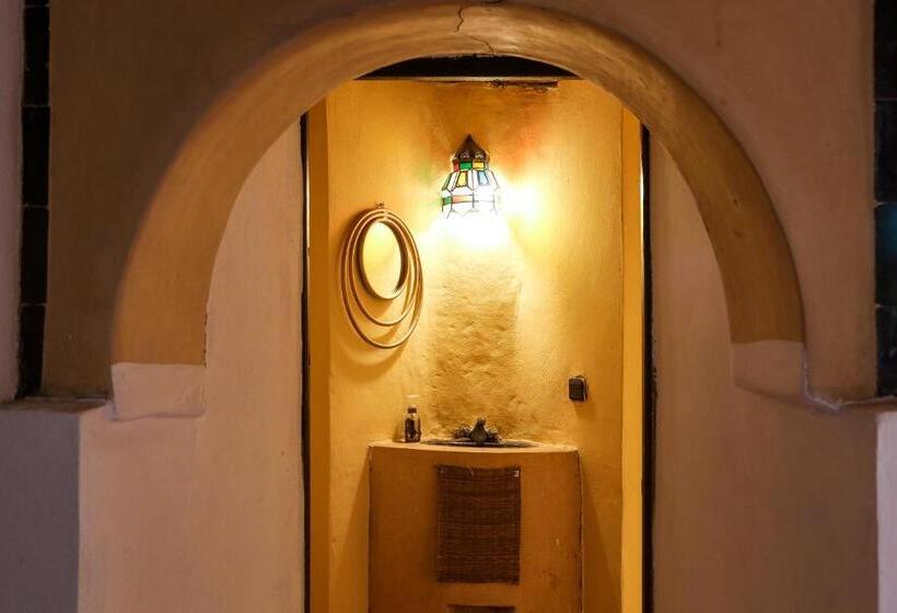 اتاق لوکس چهار تخته, Dune House