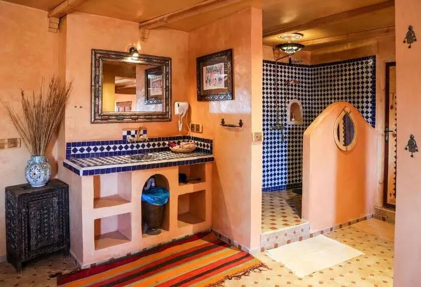 سوییت با چشم‌انداز کوه, Dune House