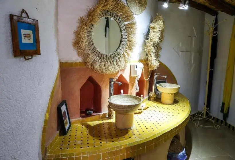سوییت با چشم‌انداز کوه, Dune House