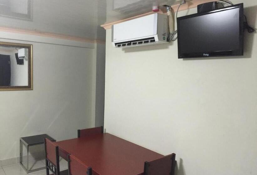 ベーシックトリプルルーム, Lleras