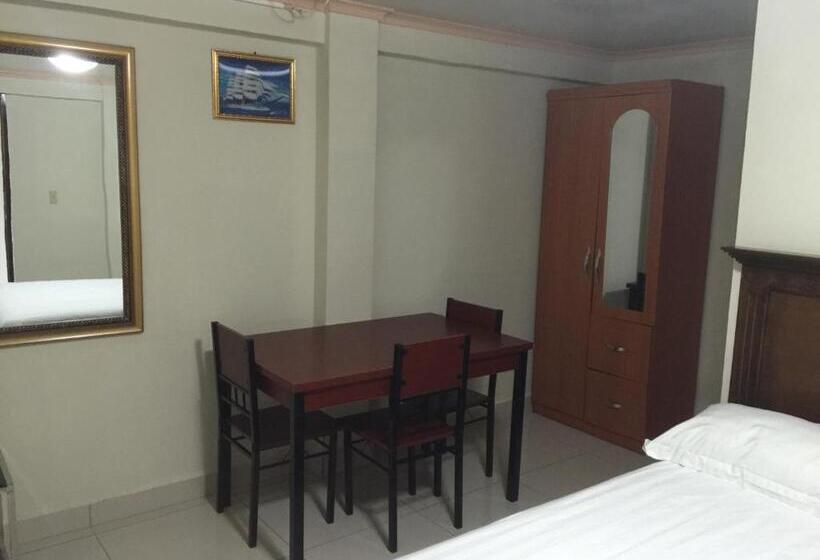 スタンダードシングルルーム, Lleras