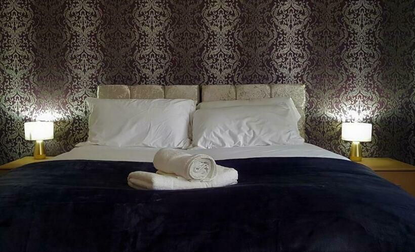 スタンダードルーム, The Paddocks