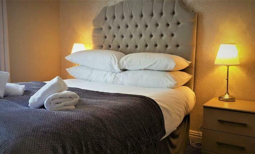 スタンダードルーム, The Paddocks