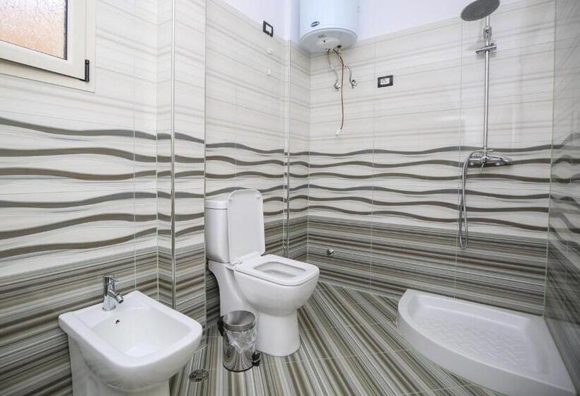 חדר משפחתי, Vila Stefa