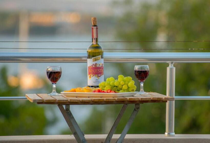 Номер Стандарт, Huzur Royal