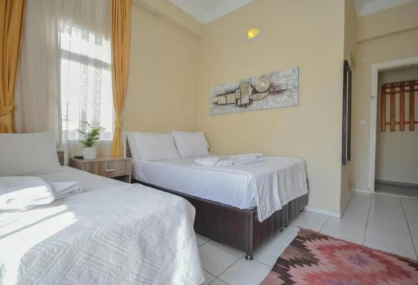 Habitació Triple Estàndard, Huzur Royal