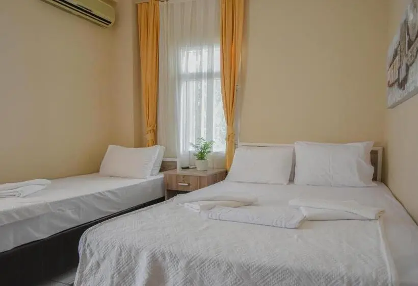 Habitació Triple Estàndard, Huzur Royal
