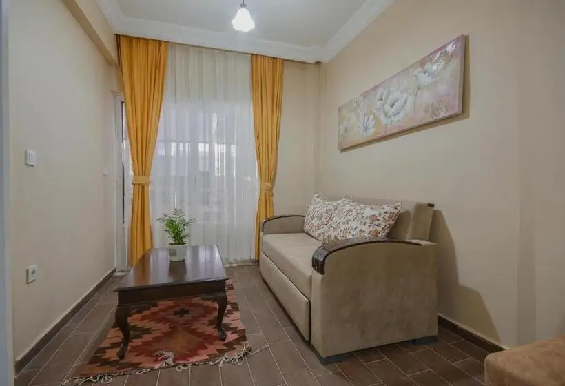 Suit Deluxe, Huzur Royal