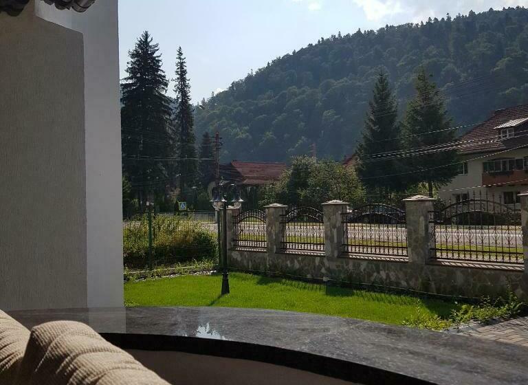 Quarto Familiar, Casa Trei Frati