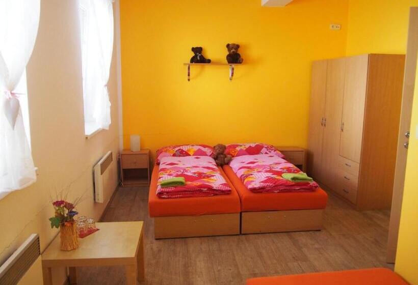 스탠다드 4인용 룸 공용 욕실, Penzion U Ivana