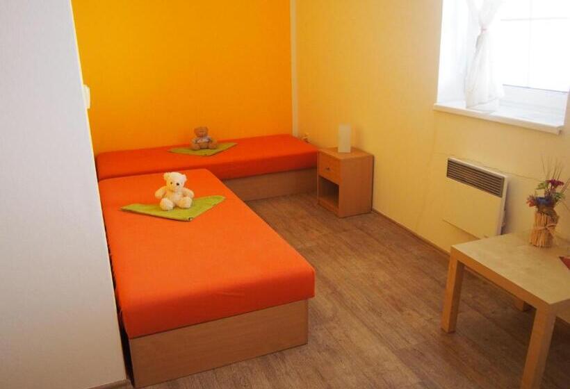 스탠다드 4인용 룸 공용 욕실, Penzion U Ivana