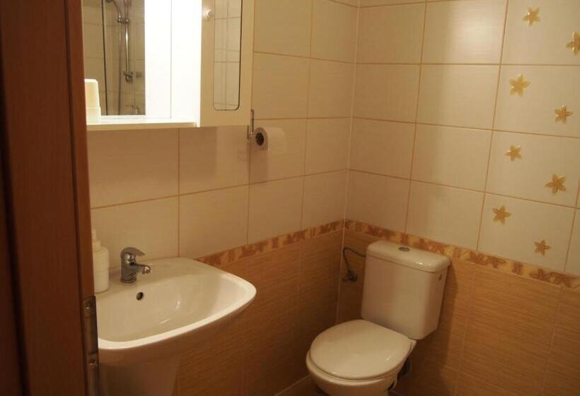 스탠다드 4인용 룸 공용 욕실, Penzion U Ivana