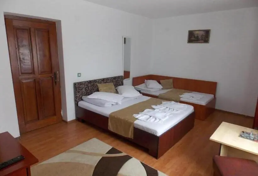 Sviitti 2 Makuuhuonetta, Pensiunea Paradis