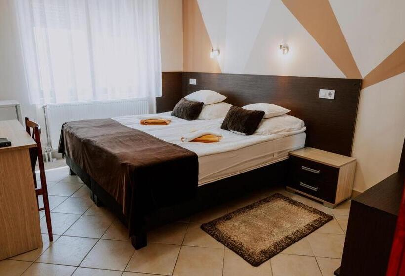 标准间, Oázis Panzió