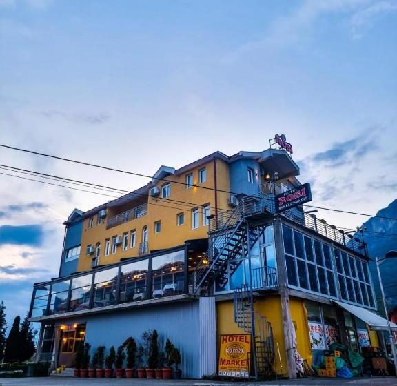 اتاق استاندارد چهار تخته, Rosi