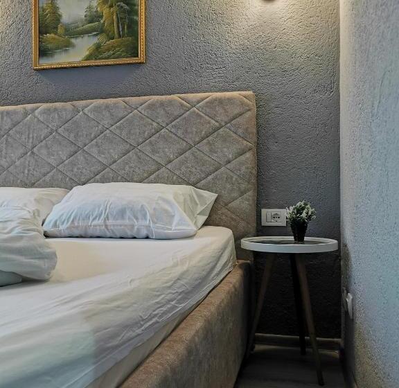 اتاق استاندارد, Rosi