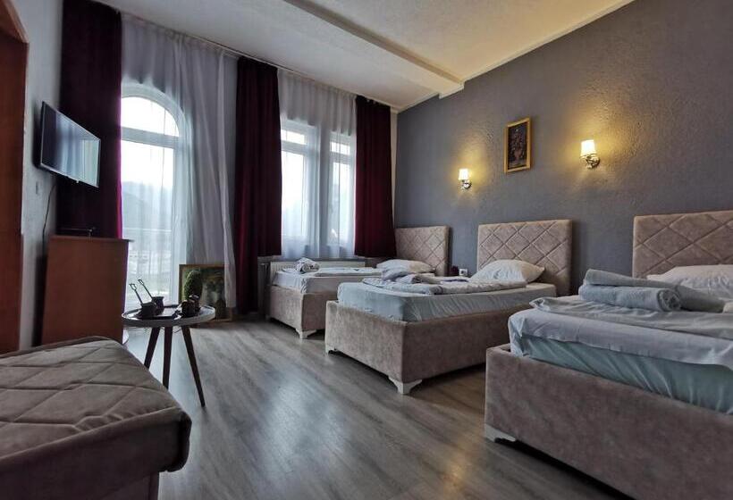 اتاق راحتی سه تخته, Rosi